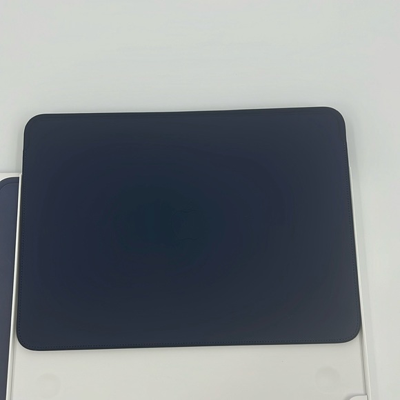 MACBOOK AIR/MACBOOK PRO (13-inch) Leather Sleeve Midnight Blue EUC - Picture 3 of 16